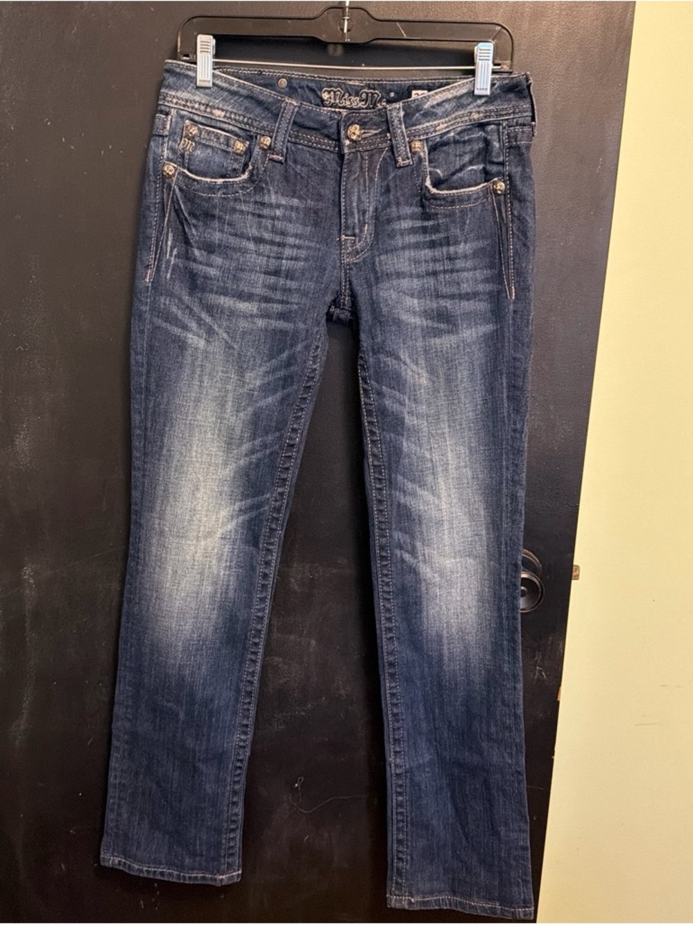 Miss Me Size 29 Rhinestone Peace
Sign Straight Jeans Medium Wash
Y2K JP5140ST-2